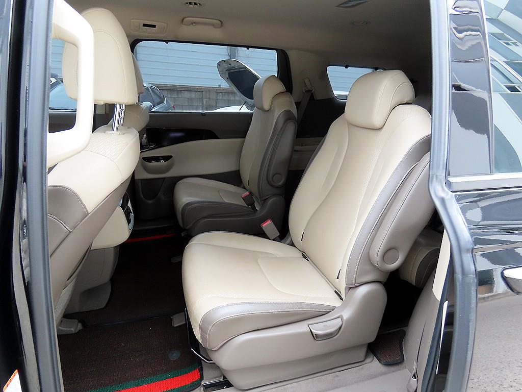 KIA Carnival - Vista 6