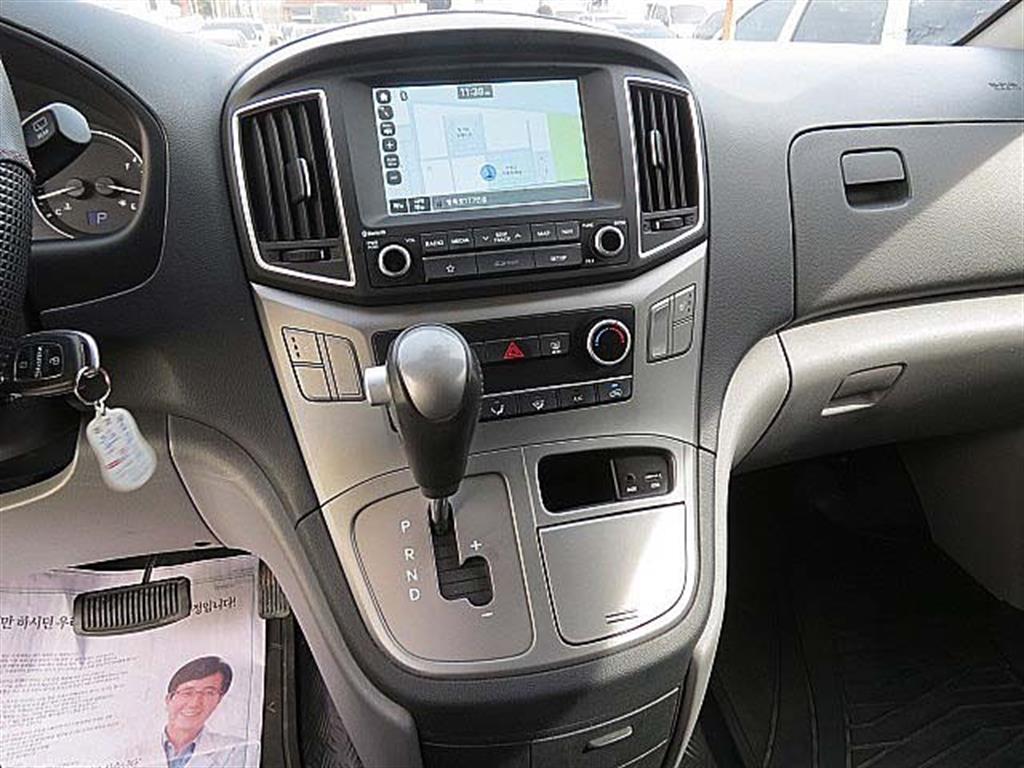 HYUNDAI Starex - Vista 11