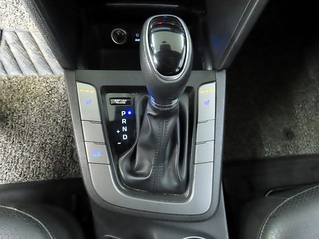 HYUNDAI Avante - Vista 10