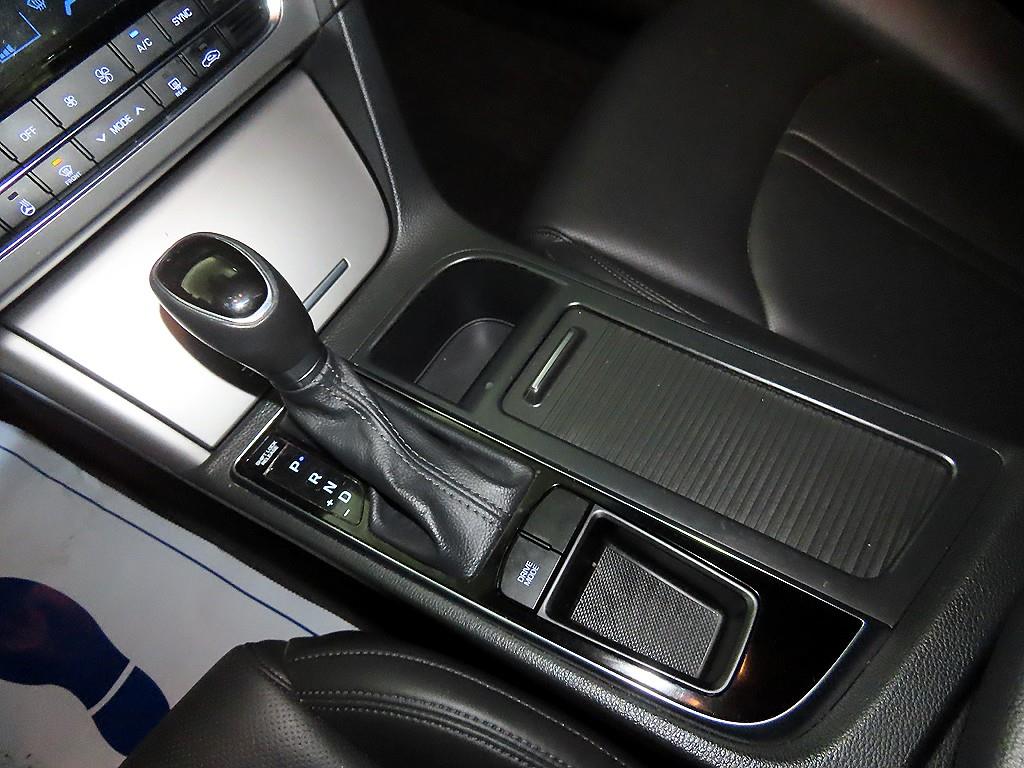 HYUNDAI Sonata - Vista 12