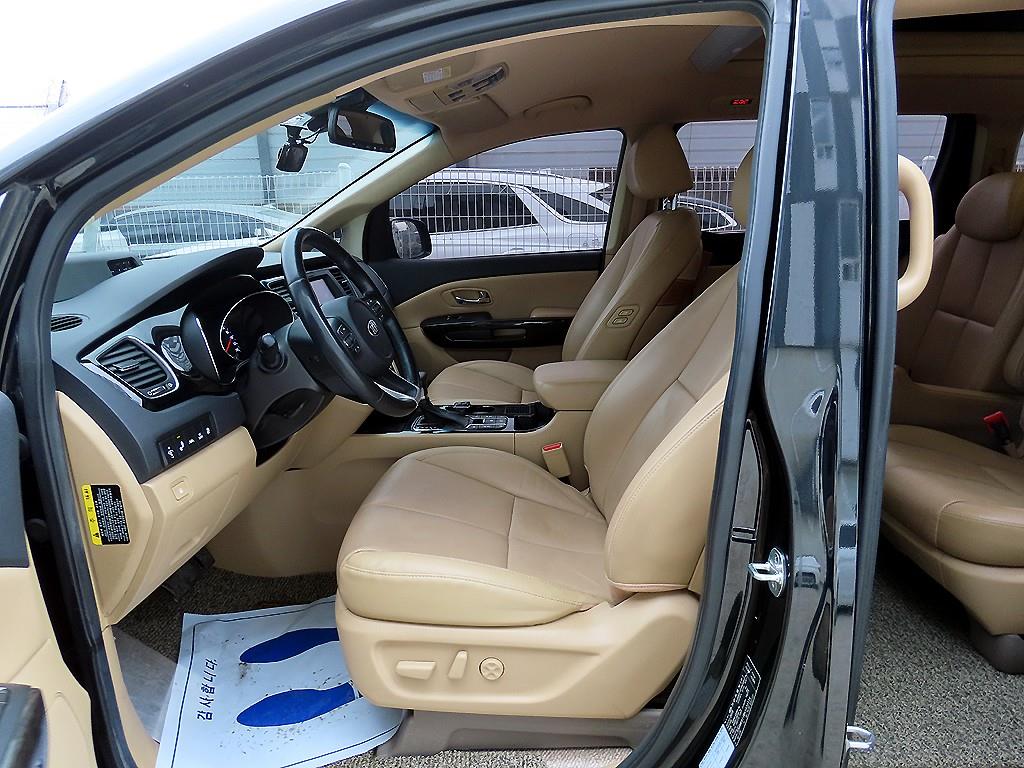 KIA Carnival - Vista 5