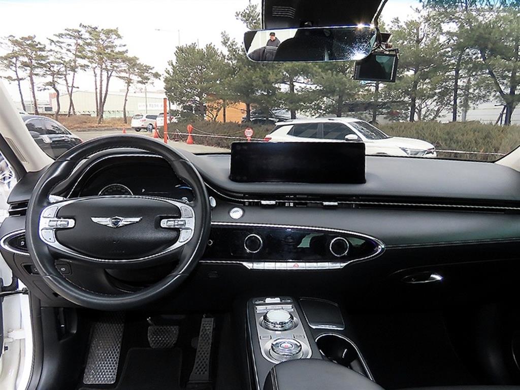 Genesis GV70 - Vista 7