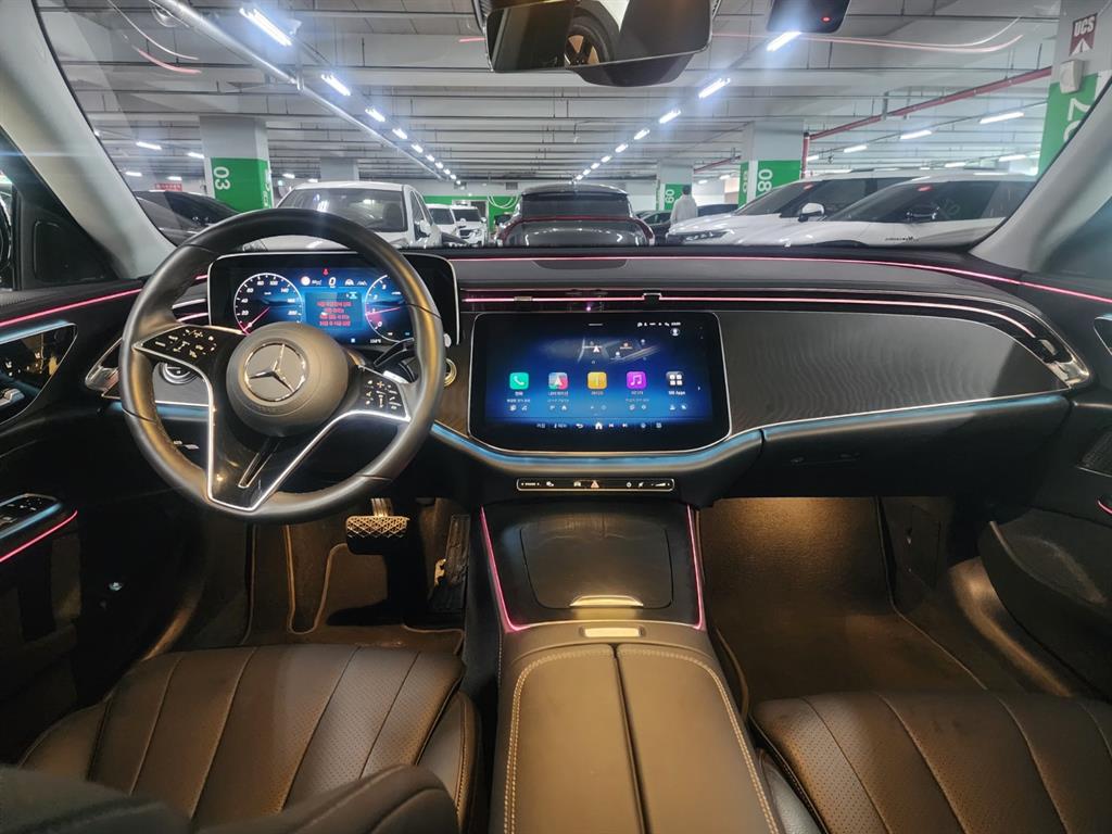 Mercedes Benz E class - Vista 8