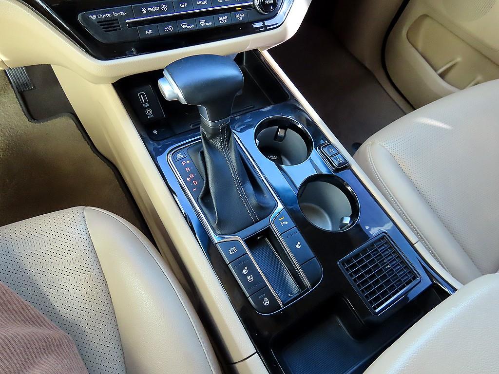 KIA Carnival - Vista 11