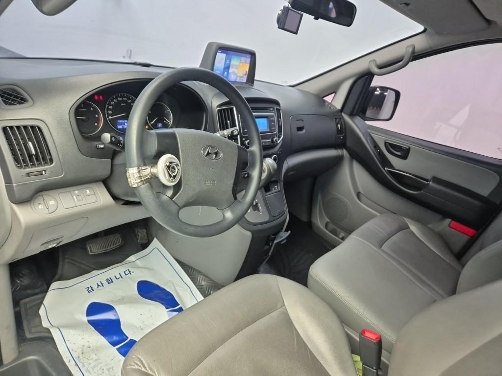 HYUNDAI Starex - Vista 7