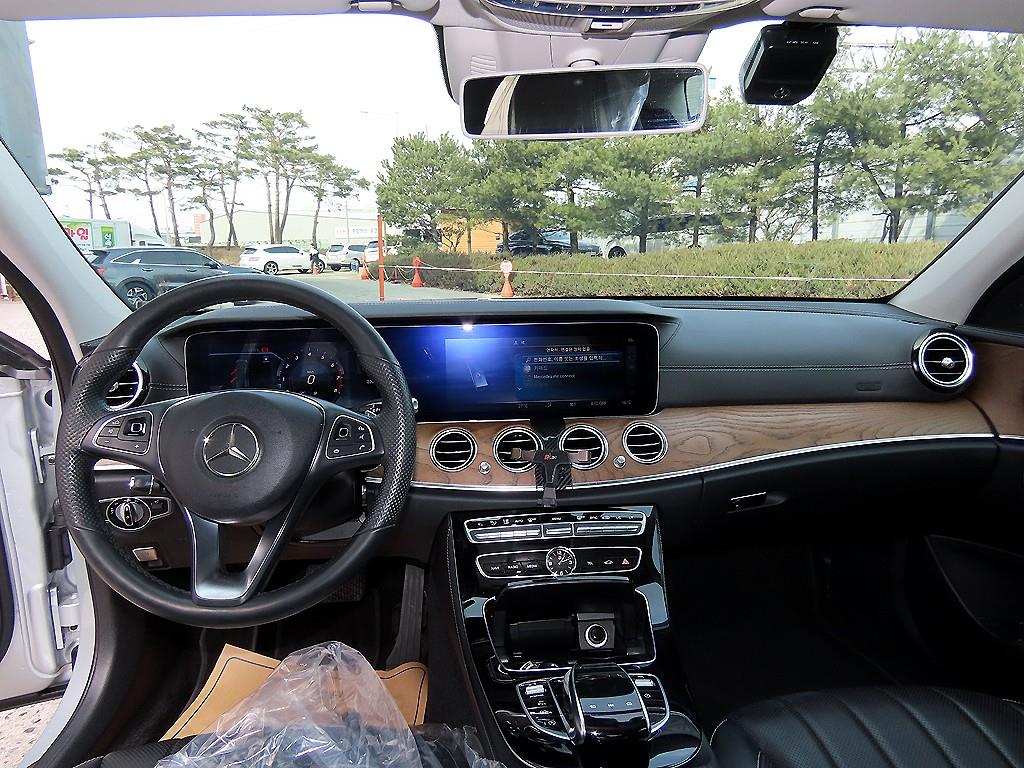 Mercedes Benz E class - Vista 7