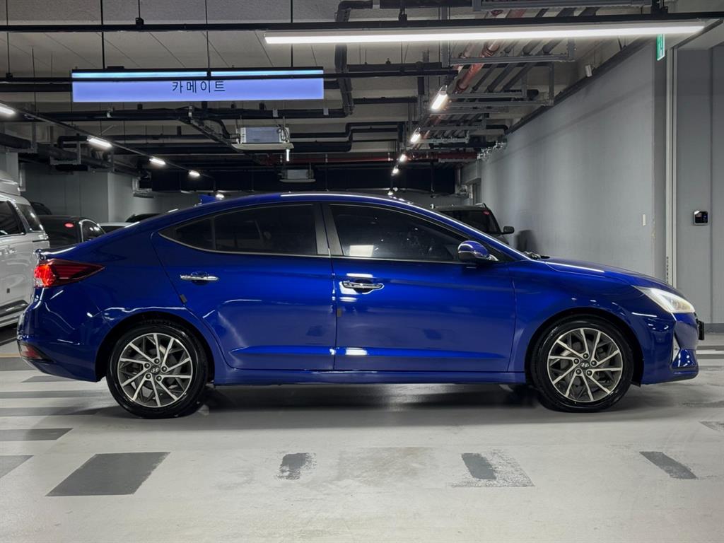 HYUNDAI Avante - Vista 7