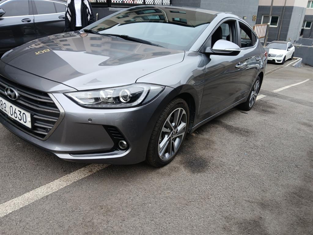 HYUNDAI Avante - Vista 2