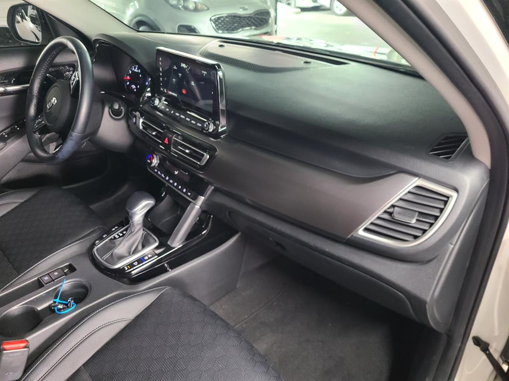 KIA Seltos - Vista 8