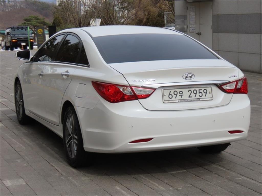 HYUNDAI Sonata - Vista 7