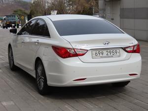 HYUNDAI Sonata - Vista 8