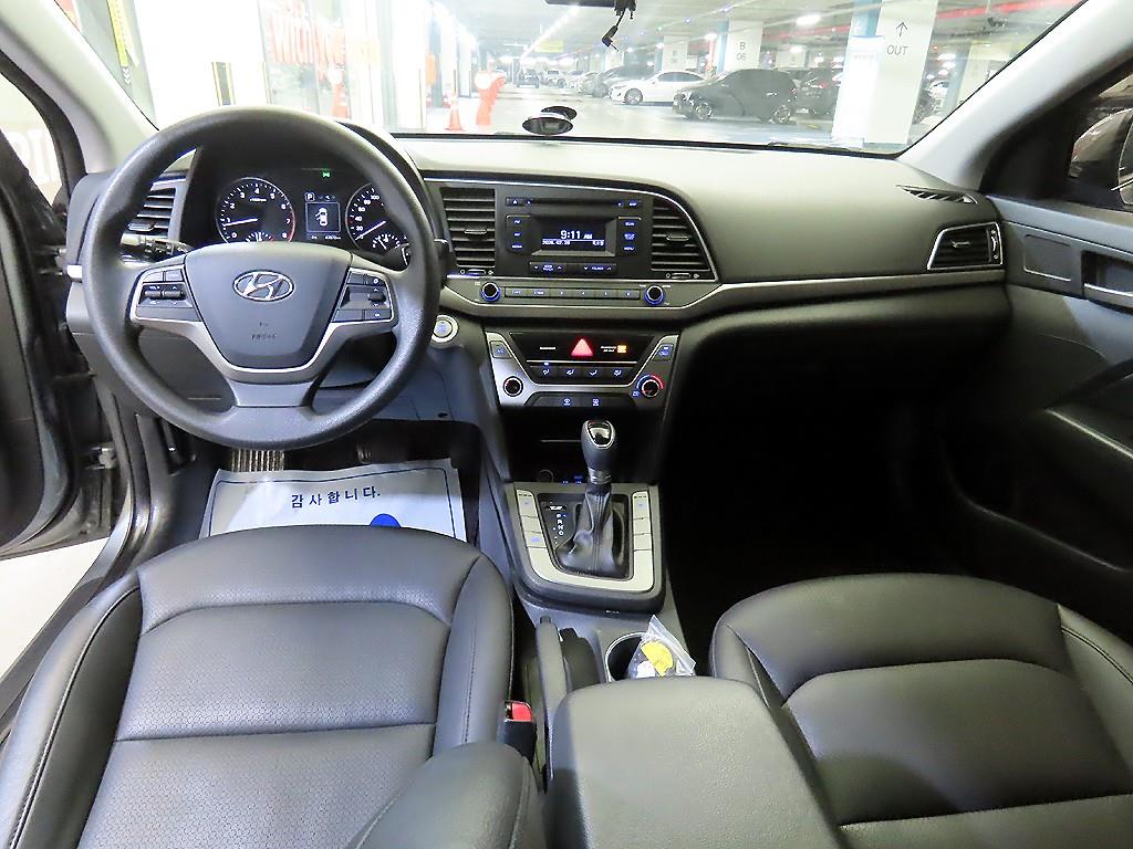 HYUNDAI Avante - Vista 10