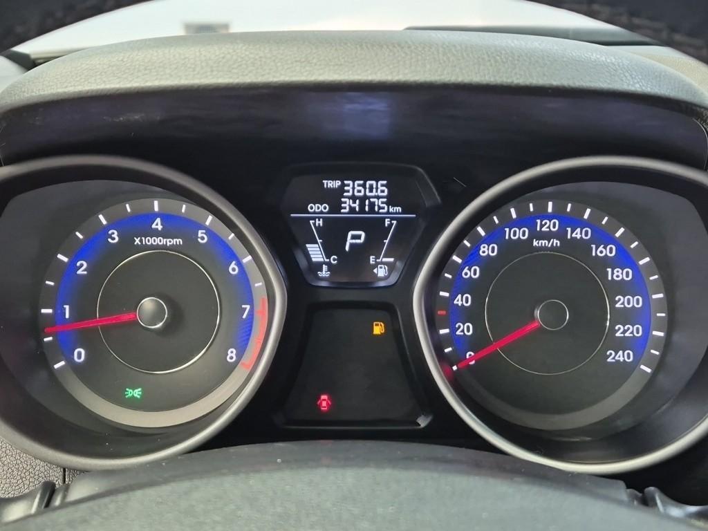 HYUNDAI Avante - Vista 6