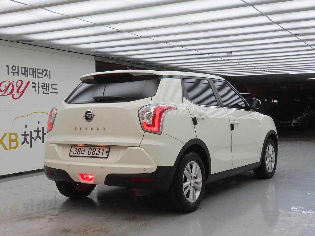 Ssangyong Tivoli - Vista 4