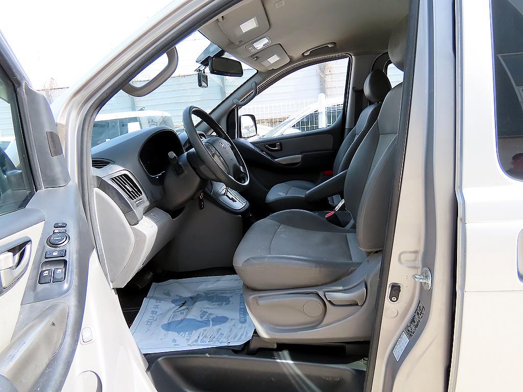 HYUNDAI Starex - Vista 5