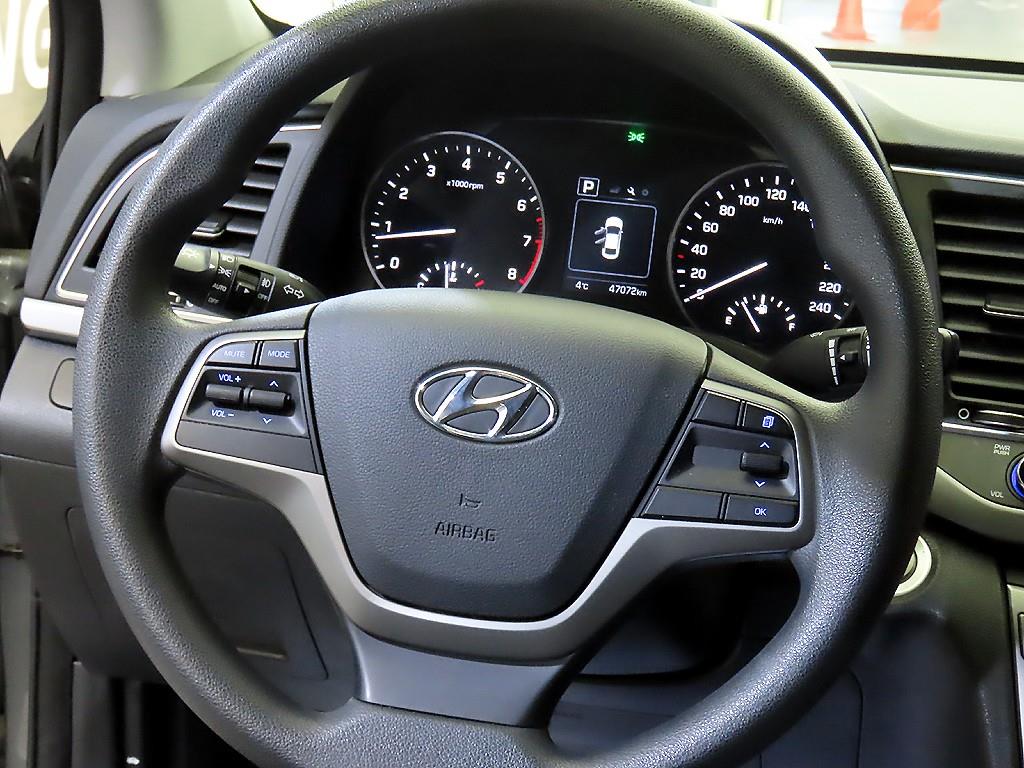 HYUNDAI Avante - Vista 8