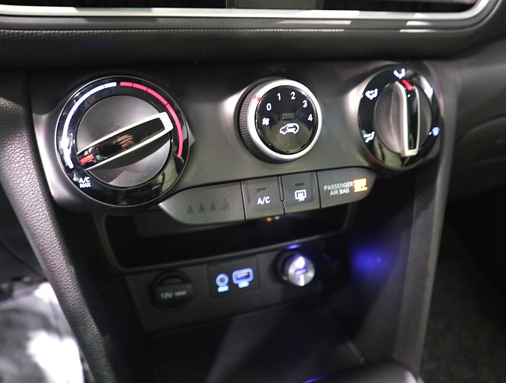 HYUNDAI Kona - Vista 12