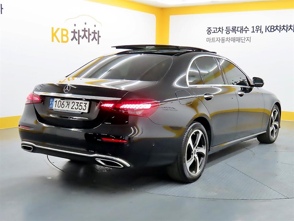 Mercedes Benz E class - Vista 4