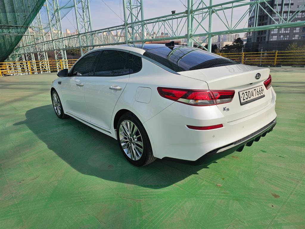 KIA K5 - Vista 4