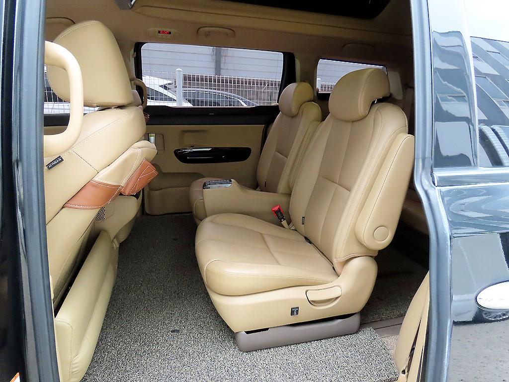 KIA Carnival - Vista 6