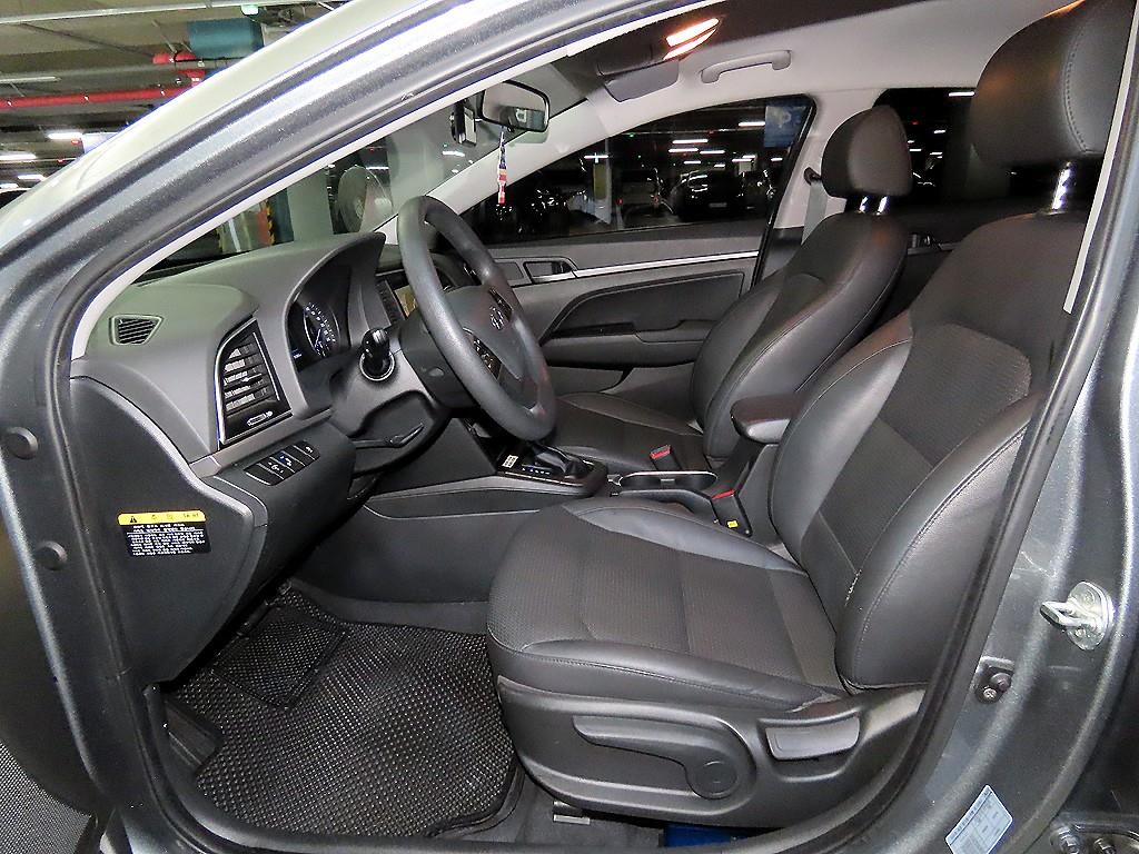 HYUNDAI Avante - Vista 6