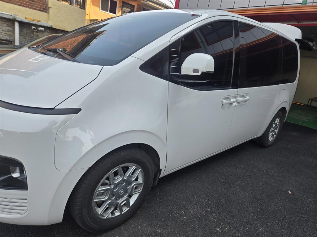 HYUNDAI Staria - Vista 9