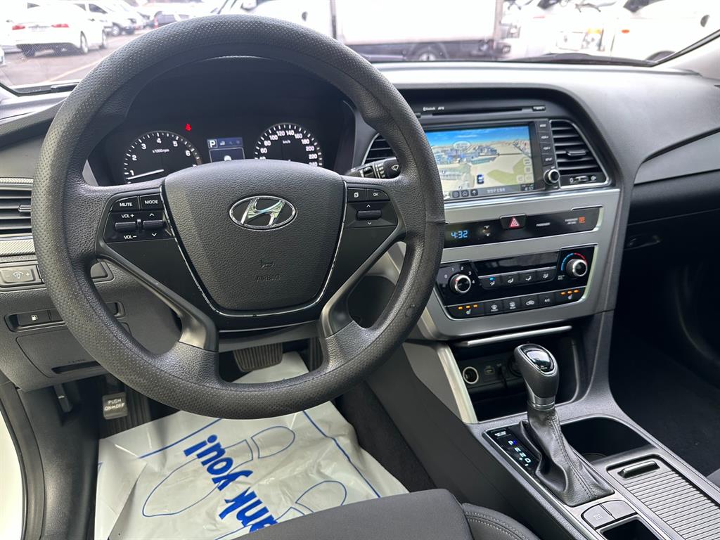 HYUNDAI Sonata - Vista 8