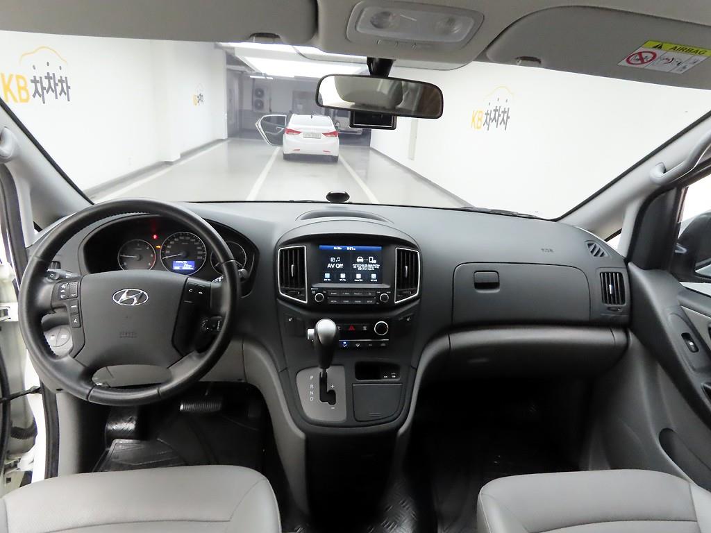 HYUNDAI Starex - Vista 7