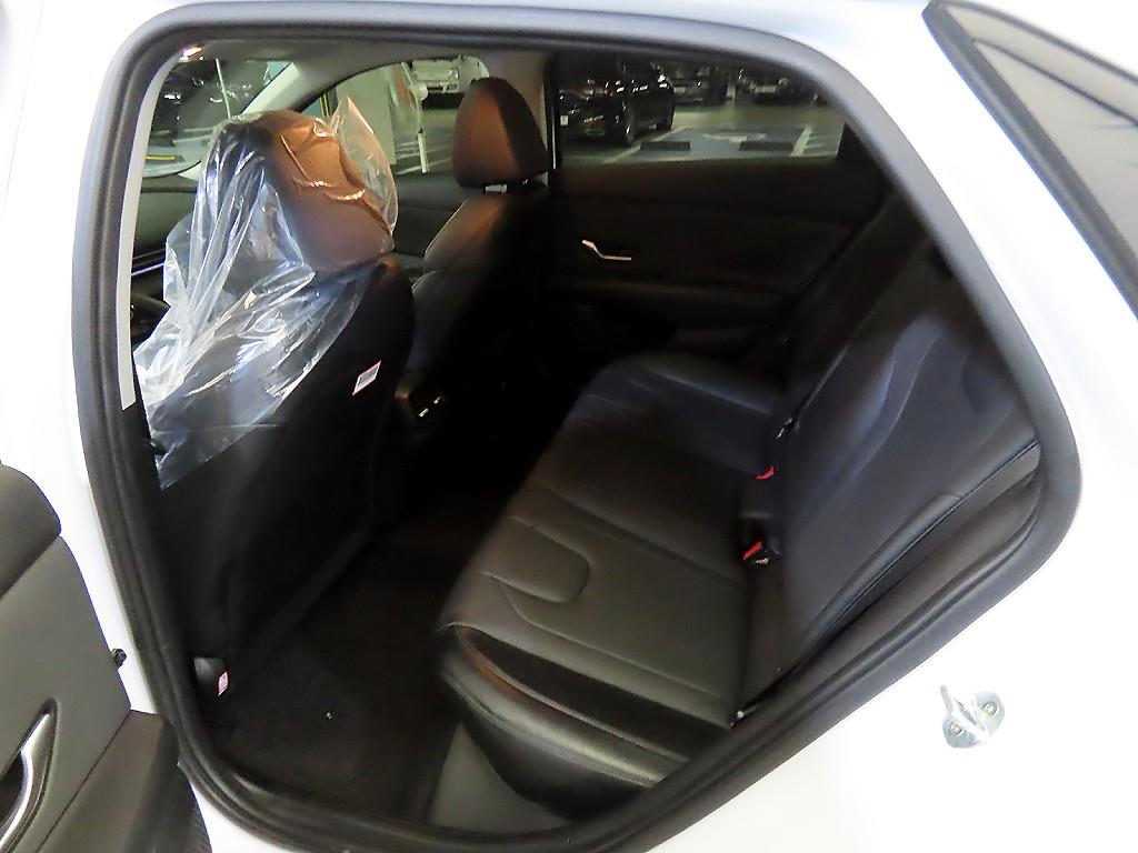 HYUNDAI Avante - Vista 7