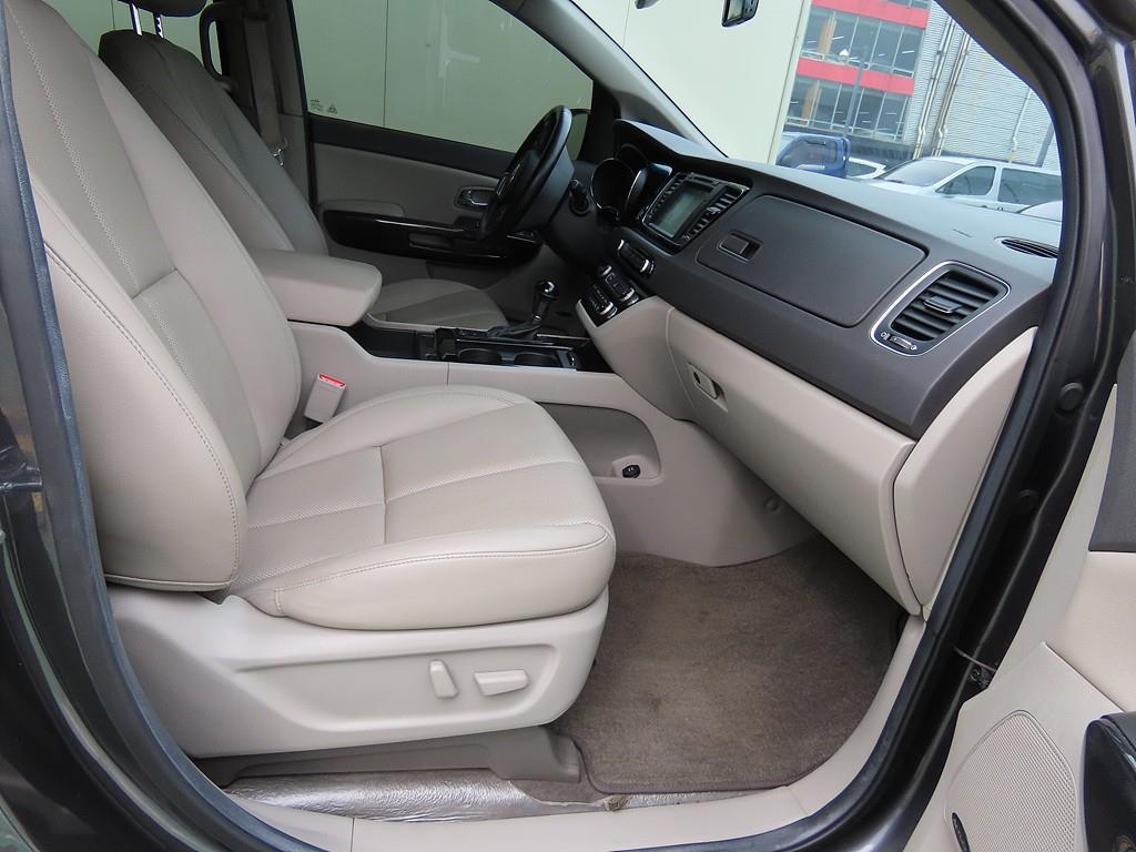 KIA Carnival - Vista 7