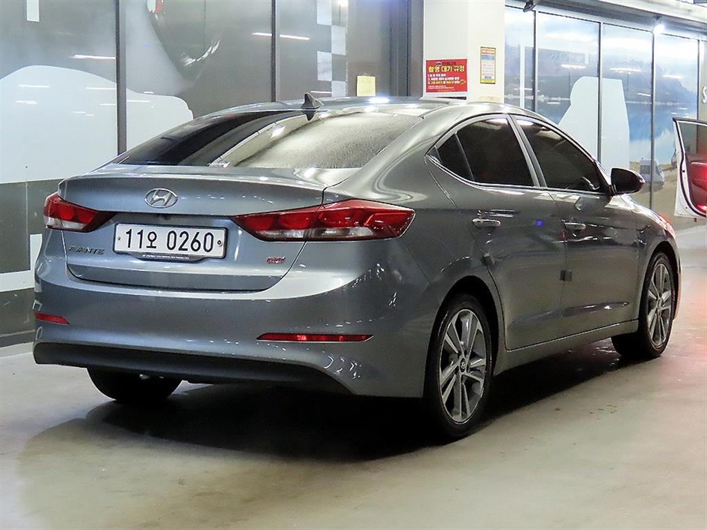 HYUNDAI Avante - Vista 4