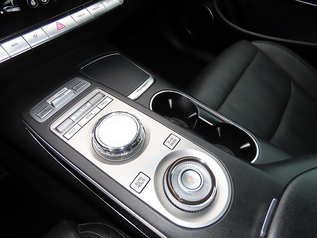 Genesis GV70 - Vista 10