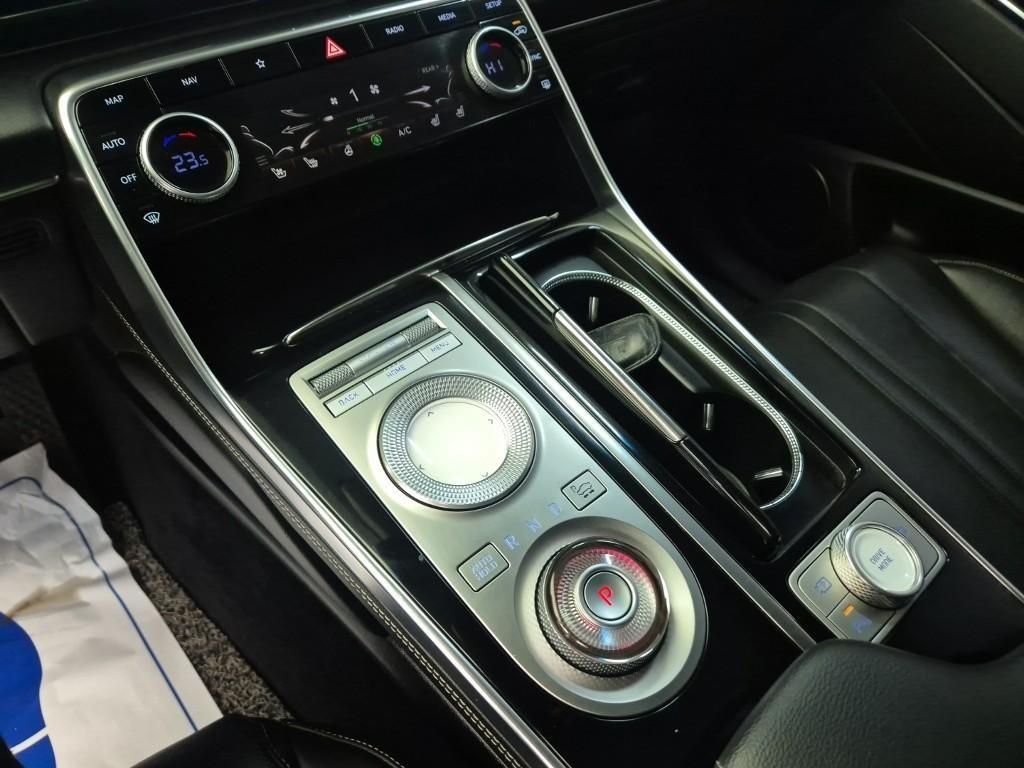 Genesis GV80 - Vista 8