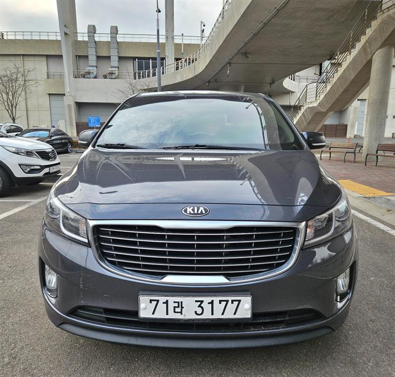 KIA Carnival - Vista 5