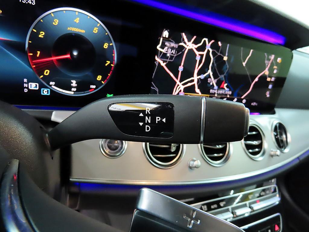 Mercedes Benz E class - Vista 10