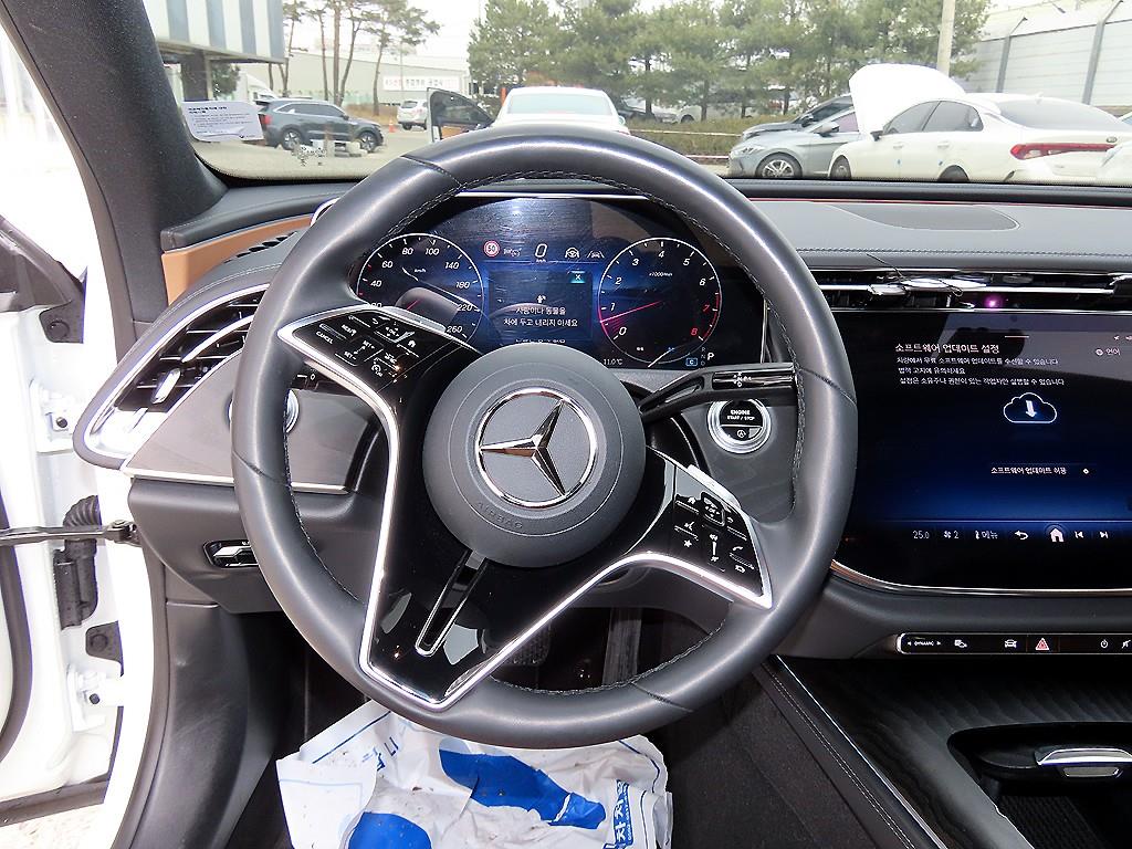 Mercedes Benz E class - Vista 8