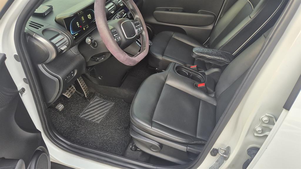 HYUNDAI Casper - Vista 9