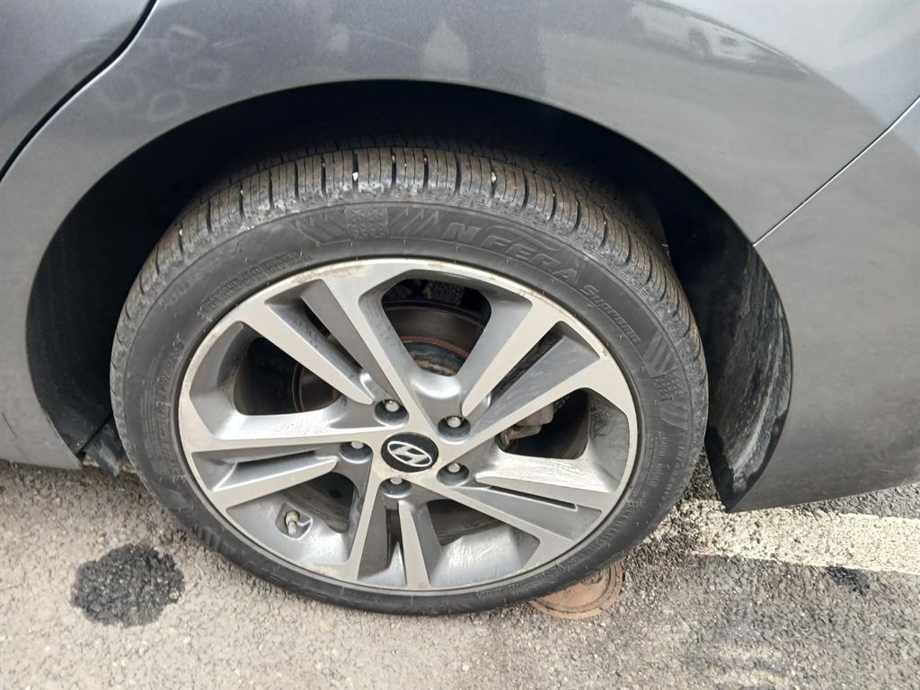 HYUNDAI Avante - Vista 11