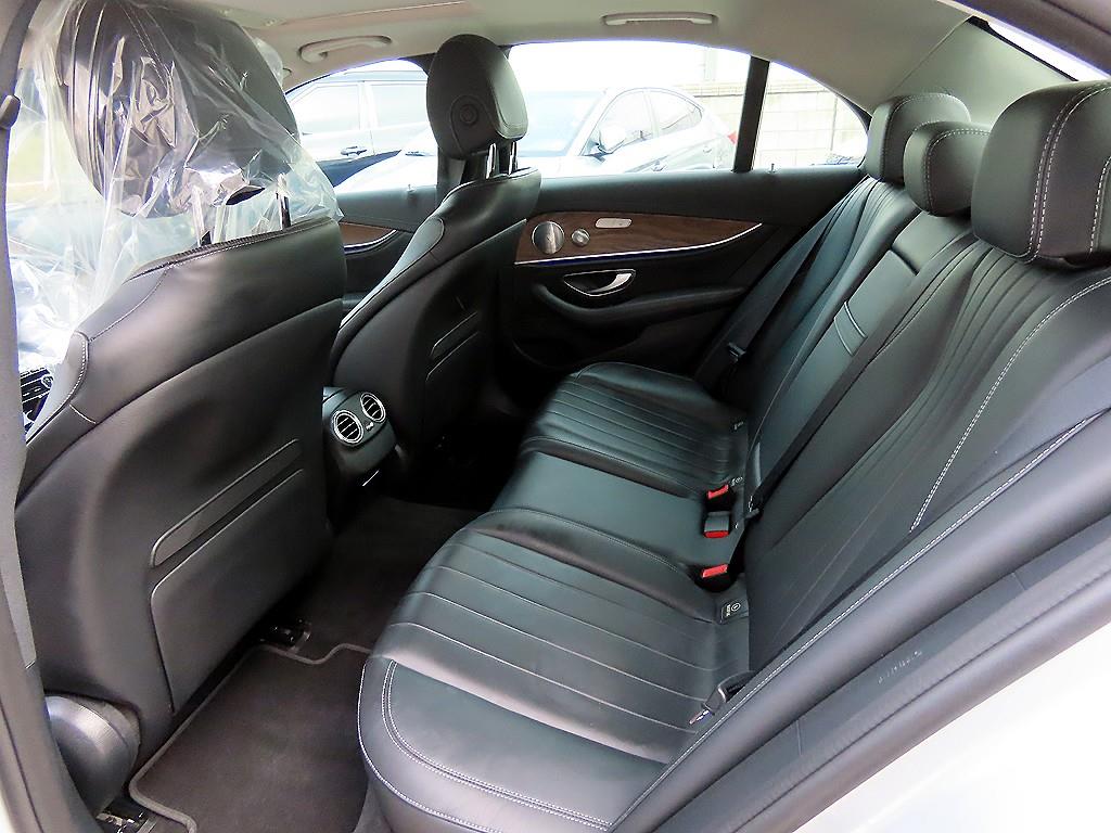 Mercedes Benz E class - Vista 6