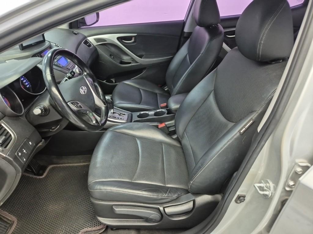 HYUNDAI Avante - Vista 11