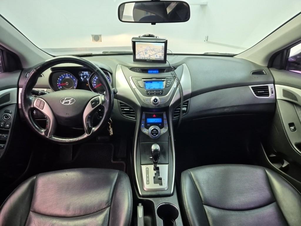 HYUNDAI Avante - Vista 7