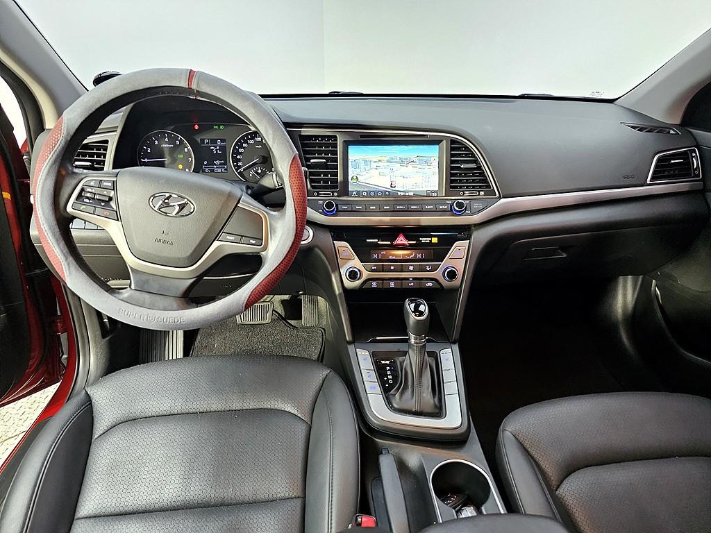 HYUNDAI Avante - Vista 5