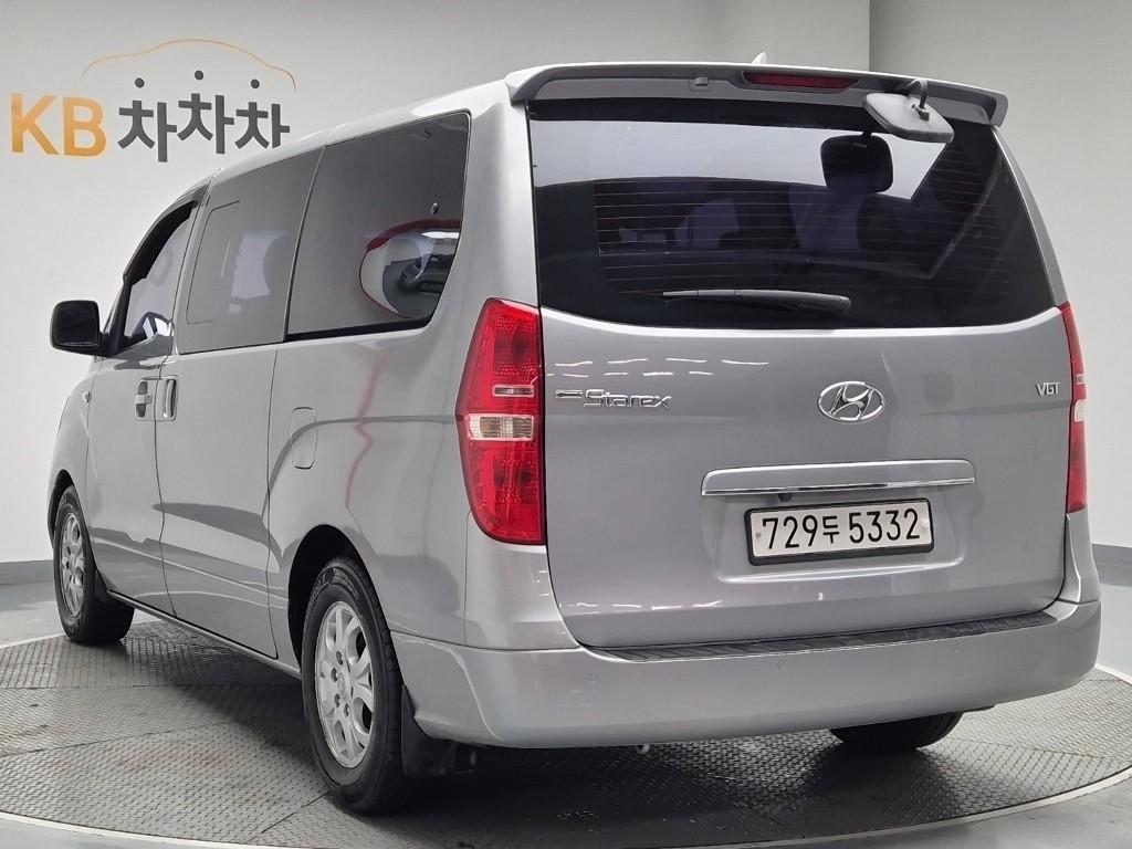 HYUNDAI Starex - Vista 4