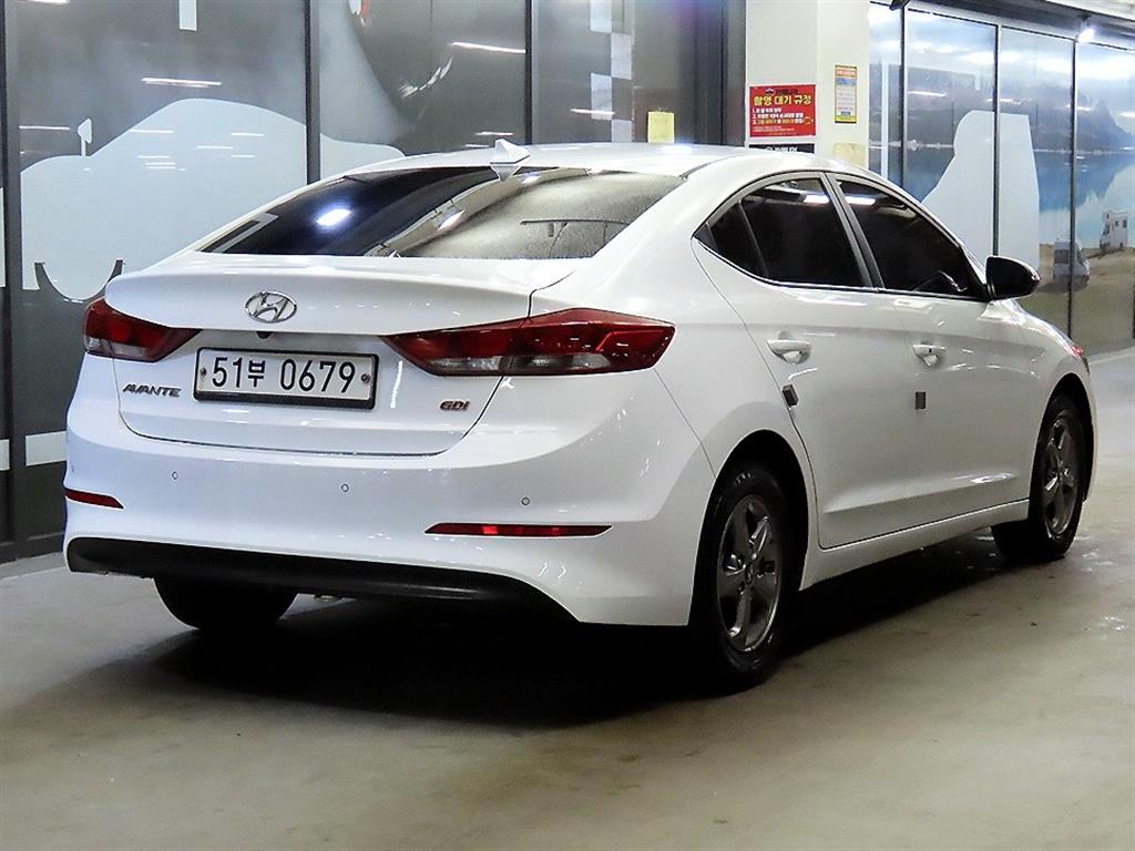HYUNDAI Avante - Vista 4