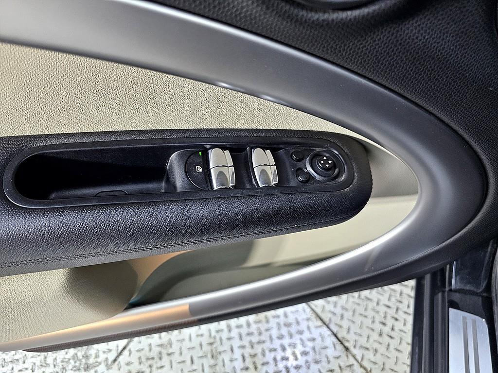 Mini Countryman - Vista 12