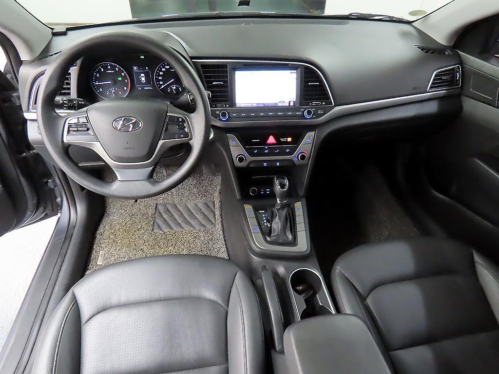 HYUNDAI Avante - Vista 7