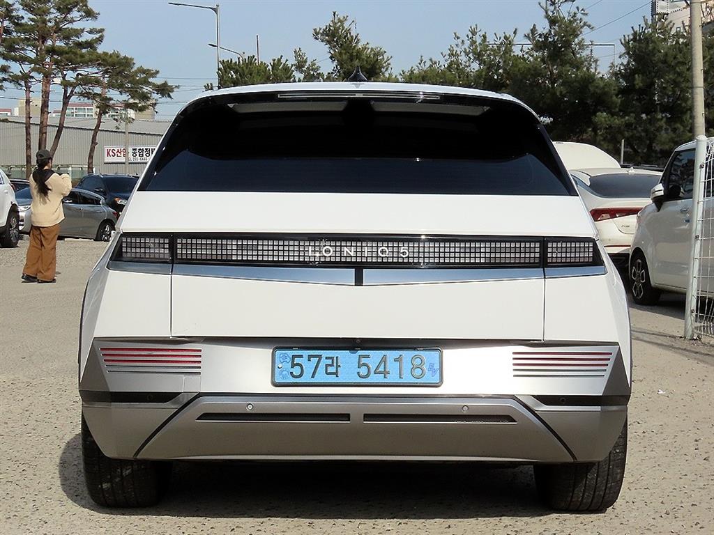 HYUNDAI Ioniq 5 - Vista 4