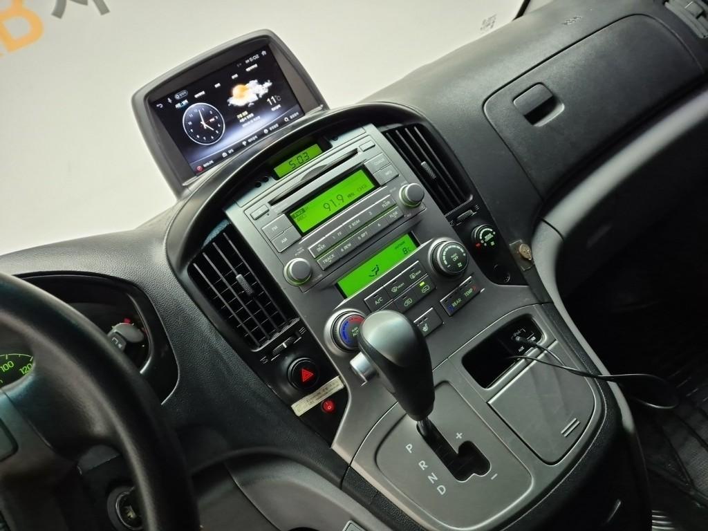 HYUNDAI Starex - Vista 10