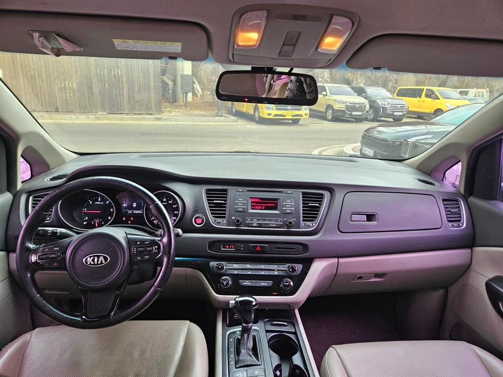 KIA Carnival - Vista 8