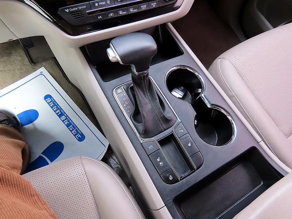 KIA Carnival - Vista 11